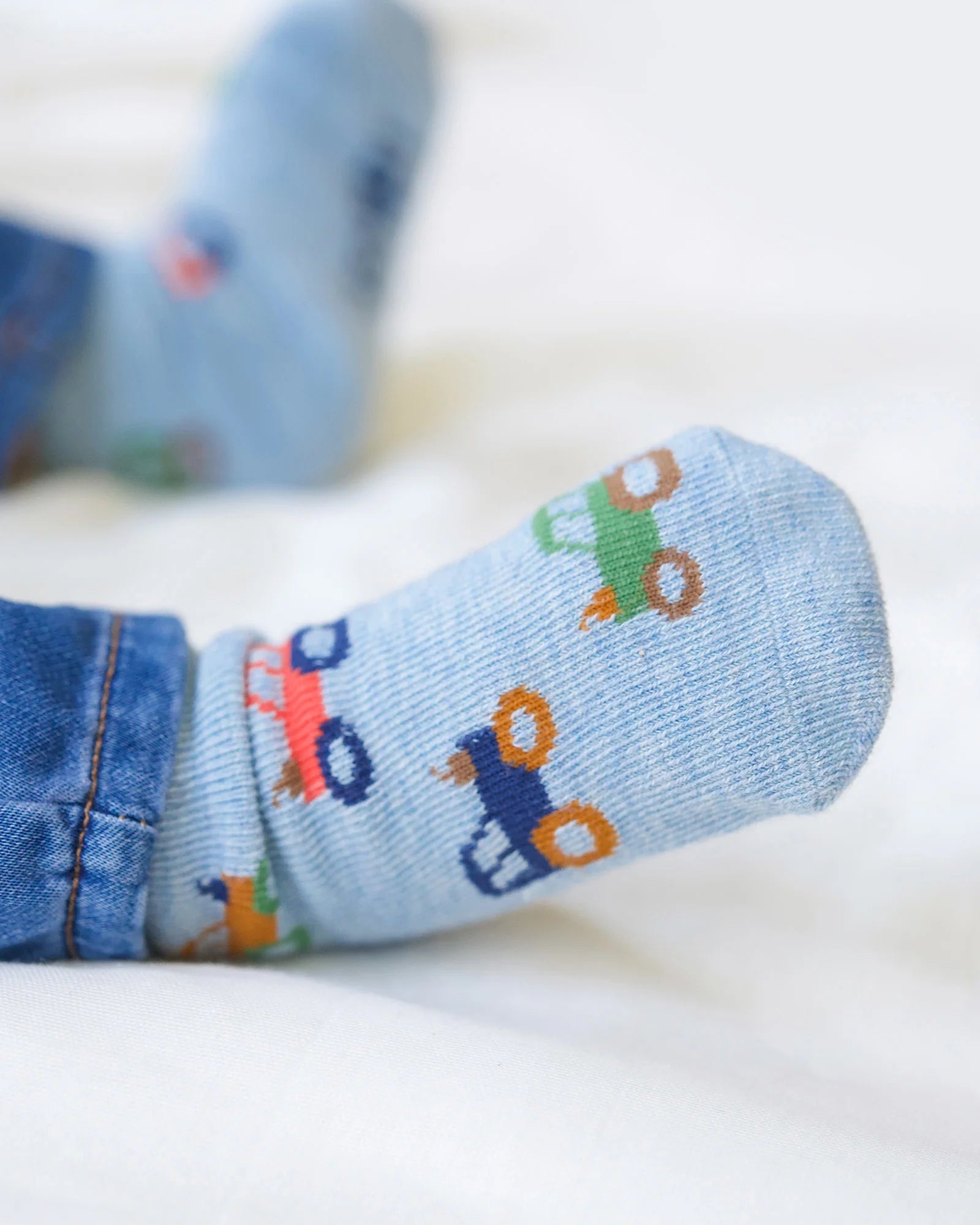 Toshi Organic Socks Ankle Tiny Tractors - Chalk